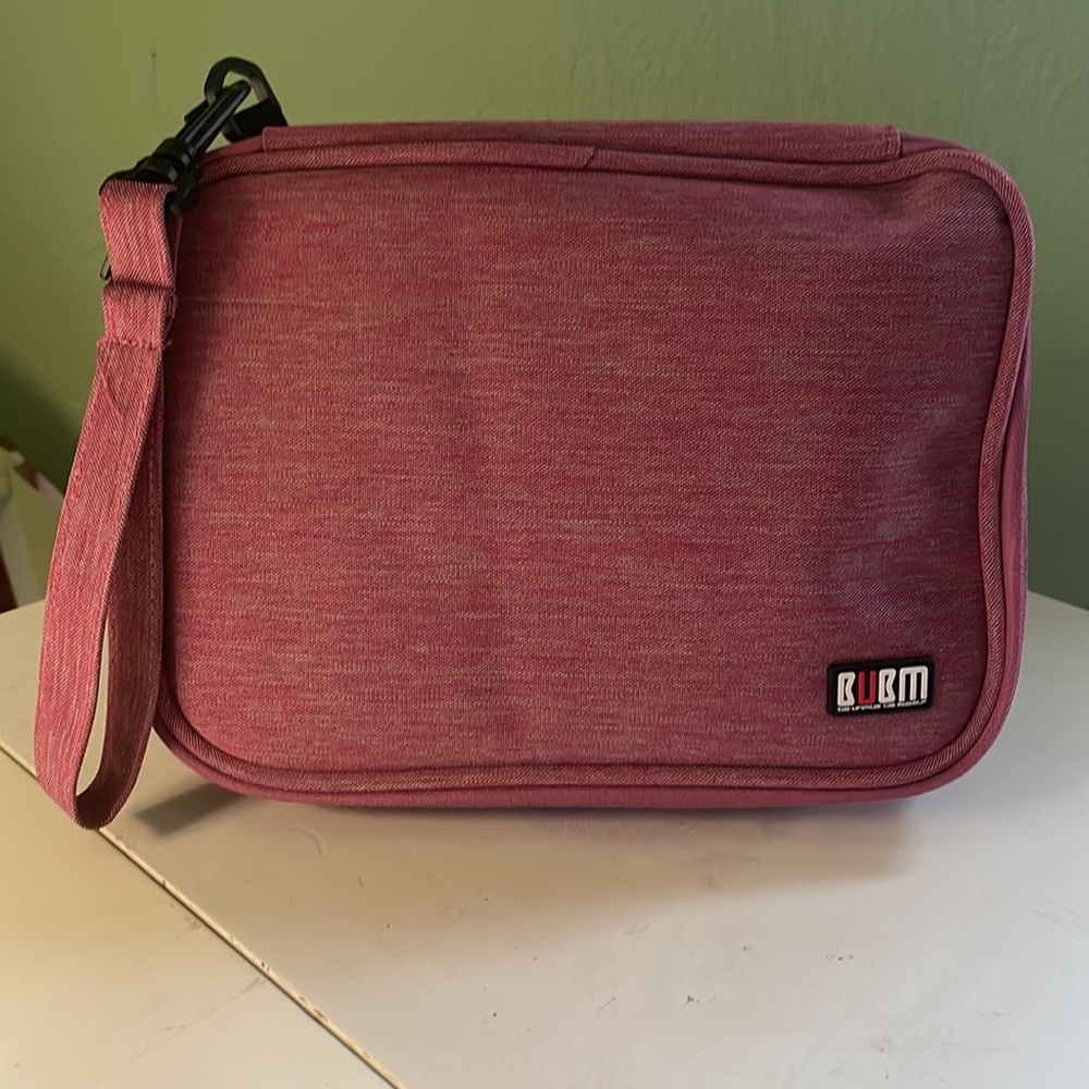 NWOT Be Unique Be Myself Electronic Organizer/Travel‎ Gadget Bag